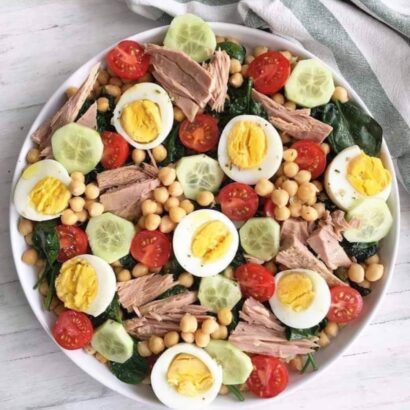 Thumbnail for Chickpea salad with spinach and tuna