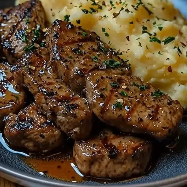 Garlic Butter Beef Bites with Creamy Mashed Potatoes
