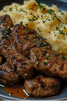 Garlic Butter Beef Bites with Creamy Mashed Potatoes