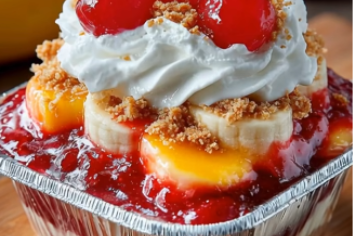 Strawberry-Banana Crunch Cake Cups