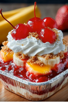 Strawberry-Banana Crunch Cake Cups